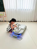 Kinder putzen Auto